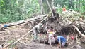 Wujud Sinergi TNI dan Rakyat, Koramil 1312-01/Kabaruan Bersama Warga Gotong Royong Bangun Pondasi Jembatan Nalam Damau Bowone