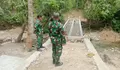 Kasiter Korem 131/Santiago Tinjau Lokasi Karya Bakti Jembatan Duale Desa Beo