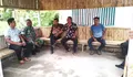 Babinsa Desa Tule Sertu Sertu Yerobeam Larenaung Melaksanakan Komsos, Perkuat Kemitraan Bersama Warga Desa Tule