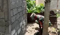 Babinsa Desa Perangen Melaksanakan Giat Karya Bakti Pembangunan MCK