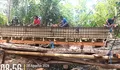 Wujud Kemanunggalan TNI dan Rakyat,Babinsa Sertu Hopni Gedoan Turun Tangan Bantu Pembangunan Jembatan di Desa Damau Bowone
