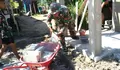 TNI Bersama Warga Gelar Karya Bakti pembangunan rumah warga/Masyarakat, di Desa Bengel kecamatan Beo , Kabupaten Kepulauan Talaud, Sulawesi Utara. Tal