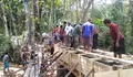 Personel Koramil 1312-01/Kabaruan Dikerahkan Penuh, Gotong Royong Cor Jembatan Penghubung Desa Damau dan Damau Bowone