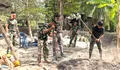 Satgas TMMD Ke-130 Bersama Masyarakat Gencarkan Penggalian Fondasi Tower Sumur Bor di SD Moronge