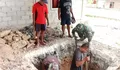 Satgas TMMD Laksanakan Penggalian Lubang Sirkulasi Air Sumur Bor Di Desa Salibabu