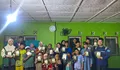 Dukung Pendidikan Al-Qur'an, Mahasiswa KKN Kelompok 4 Salurkan Bantuan Iqro pada Madrasah Assobrowiyah