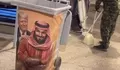 Wajah Trump dan MBS Ditempel di Tong Sampah Baghdad, Aksi Protes Ini Bikin Geger