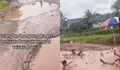 Lihat Anak-anak Asyik Renang pada Jalan Berlubang, Warga Lampung Sebut Itu Kini Jadi Wisata Baru di Kampung Halamannya