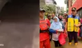 Saat Mpok Bekasi Negosiasi Sama Banjir: Surut Semata Kaki, Tapi Lumpur Bikin Emosi