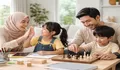 Bukan Otoriter, Bukan Bebas: Hybrid Parenting Jadi Gaya Asuh Favorit Orang Tua 2026
