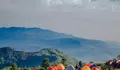 Bisa Camping di Tempat Wisata Ini Memang Gak Akan Terlupakan Deh! Viewnya Cocok Juga Buat Healing Langsung Perbukitan yang Asri