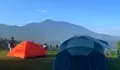 Tempat Camping Kawasan Puncak dengan View Epik! Langsung Bisa Liat Panorama Pegunungan dan City Light