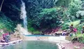 Siapa sih yang Enggak Tertarik Buat Nyebur di Sini? Air Terjun di Subang Ini Beneran Berwarna Biru, Keindahannya Gak Bisa Dilewatkan! 