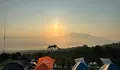 Sudah Tau Belum? Di Bogor Ada Tempat Camping Super Nyaman dengan View Gunung Pangrango yang Megah, City Light dan Sunrise yang Cantik
