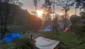 Mantap Abis! Suasana Tempat Camping Ini Menyatu Banget dengan Alam dan Fasilitas juga Lengkap