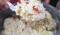 Bisa Jadi Menu Ngumpul Buat Cucurak yang Simple! Inilah Resep Nasi Liwet Rice Cooker yang Gurih, Wangi, Pulen dan Enak!