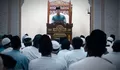 Salat Tarawih Berjamaah, Kepala Lapas Cibinong Ajak Warga Binaan untuk Perbanyak Ibadah