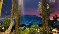 Kulineran Sekalian Healing di Pasir Angin Pas, Resto dengan Pemandangan Gunung dan Hutan Pinus yang Syahdu!