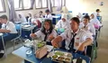 SMPN 16 Depok Sukacita Sambut MBG Perdana