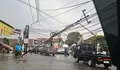 Hujan Deras Disertai Angin Kencang di Ciomas Bogor, Puluhan Rumah Rusak, Tiang Listrik Tumbang Tutupi Jalan