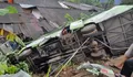 Kecelakaan Bus di Puncak Bogor, Terguling hingga ke Atap Rumah Warga