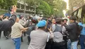 Coba Terobos Istana Bogor Lewat Perumahan, Mahasiswa Demo Terlibat Aksi Dorong dengan Polisi