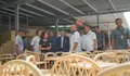 Kunjungan Ilham Habibie ke Sentra Rotan Cirebon, Dorong Ekspor Produk Olahan