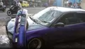 Usai Adu Banteng dengan Motor, Sedan Baleno Ungu Tabrak Trotoar di Palabuhanratu Sukabumi, Begini Kronologinya