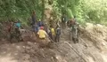 Dua Pekan Warga Terisolasi! Akses ke Ciangkrek Sukabumi Masih Lumpuh Akibat Bencana Longsor