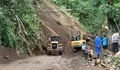 Tanah Longsor, Ruas Jalan Nasional Bagbagan - Kiaradua Sukabumi Lumpuh Total, Akses Jalan Dialihkan