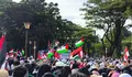 Ribuan Orang Gelar Aksi Bela Palestina di Jalan Tegar Beriman, Suarakan Boikot Produk pro Israel