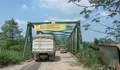 Larangan Pemkab Bogor Dicuekin, Truk Tambang Masih Melintas di Jembatan Leuwiranji, Padahal Jelas Ada Spanduk Larangan