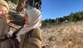 Akses sekolah terputus pascabanjir, guru di Aceh Tengah pertaruhkan nyawa seberangi sungai dengan sling