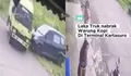 Truk roti tabrak warung kopi di Terminal Kartasura, hantam 5 motor dan tiang listrik
