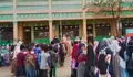 Tanpa Baju Seragam, Anak-anak Aceh Tamiang Tetap Semangat di Hari Pertama Sekolah