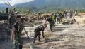 Potret Gotong Royong TNI dan Warga Aceh Percepat Pembangunan Jembatan di 15 Wilayah Pascabencana