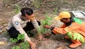 Polsek Kepulauan Seribu Utara dan Warga Bersatu Tanam Pohon demi Menyelamatkan Kualitas Udara