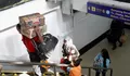Potret Momen Arus Mudik dan Arus Balik Lebaran, Keberkahan Bagi Porter di Stasiun Pasar Senen, Jakarta