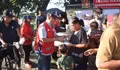 Jumat Berkah: Gandeng JALHI Peduli, PMI Kota Tangerang  Berbagi 150 Nasi Kotak Untuk Warga yang Melintas di Sungai Cisadane