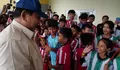 Resmikan 17 Stadion Sepak Bola, Prabowo Disambut Meriah Anak-anak Pesepakbola