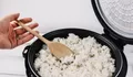 Masak Praktis atau Rasa Otentik? Ini Kelebihan Rice Cooker vs Panci Kukus Nasi Tradisional