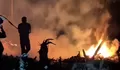 Gelondongan Kayu Bekas Banjir di Aceh Utara Terbakar, Warga Berdatangan saat Dini Hari