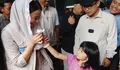 Wamen Perdagangan Dyah Roro Esti Tinjau Pasar Ciputat, Momen Anak Perempuan Beri Bunga Putih Curi Perhatian