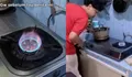 Dianggap Masuk Akal, Ajakan Menteri Bahlil soal Hemat Gas LPG di Tengah Krisis Langsung Diterapkan Pria Ini saat Masak