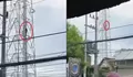 Tegang! 3 Jam Berdiri pada Ujung Tower, Pemuda di Sidoarjo Akhirnya Pilih Turun usai Dibujuk Damkar