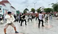 Ratusan Warga Flashmob Beksan Wanara di Nol Km, Bawa Pesan Pilkada Damai Berintegritas