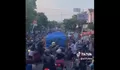 Beredar Video Mobil Pikap Muatan Bawang Dijarah Warga, Netizen: Kasihan Supirnya 