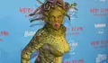 Heidi Klum Sukses Buat Halloween Lebih Seram dengan Kostum Medusa