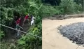 Sudah Dekat Masa Kelahiran, Ibu Hamil Korban Banjir di Desa Batu Busuak Sumatera Barat Berjuang Lewati Tebing Curam