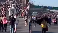Filipina Krisis Energi, Warga Terpaksa Jalan Kaki Imbas Harga BBM yang Melonjak Tajam Pasca Penutupan Selat Hormuz